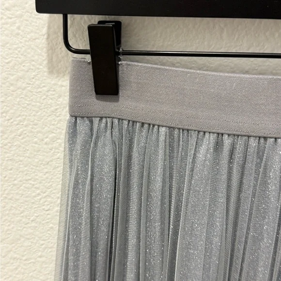 Elegant Gray Tulle Skirt - Picture 5 of 5